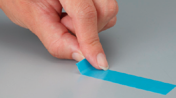 Folding a tape edge and easy to remove.